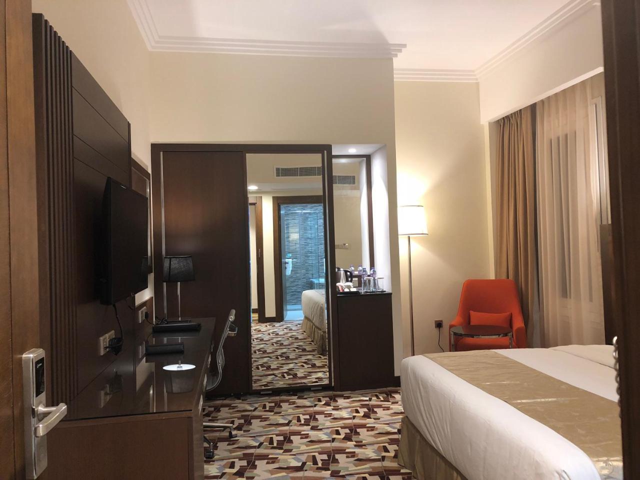 Al Murooj Grand Hotel Маскат Екстериор снимка